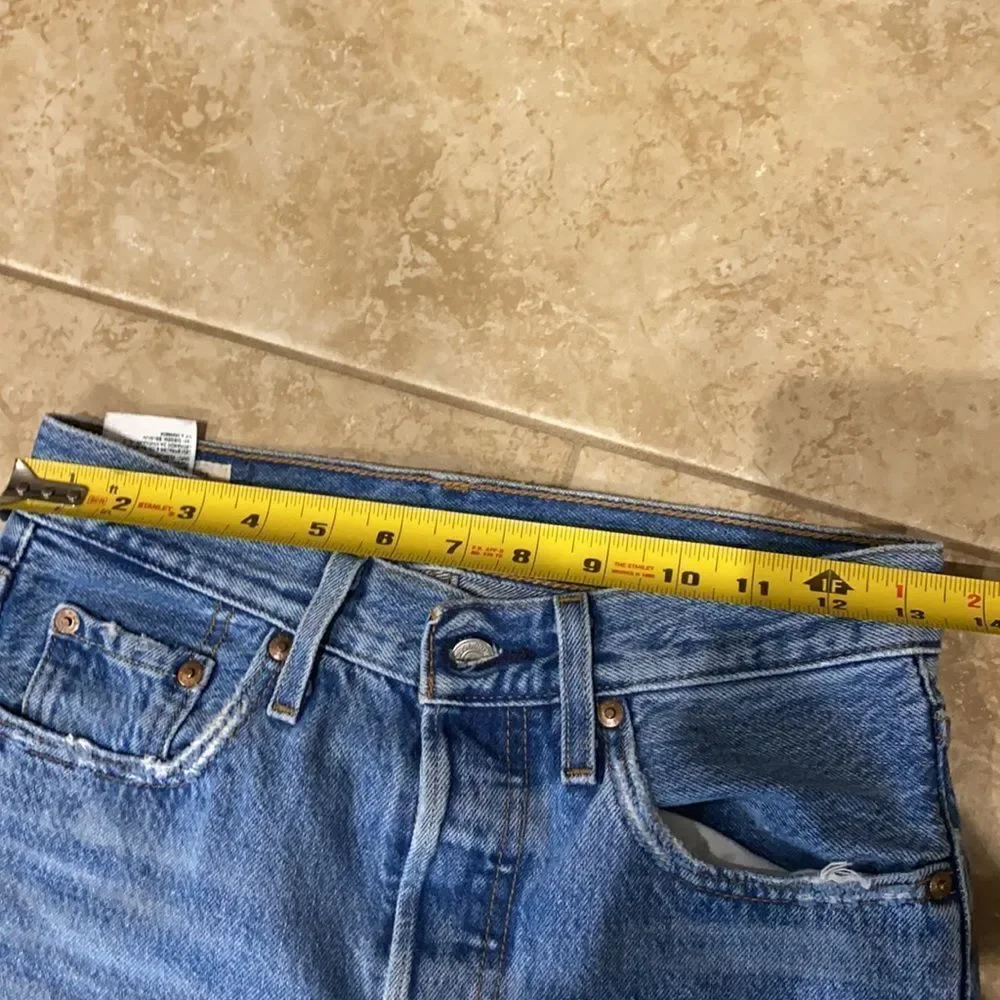 Levis inseam 28”